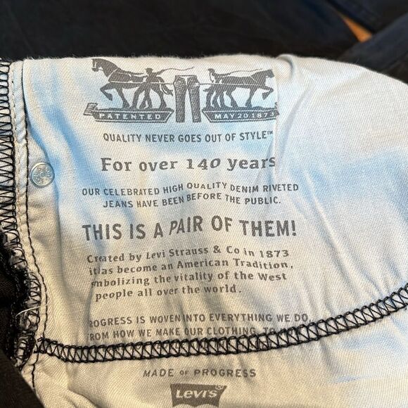 Levi’s 559 Jeans Black with light fading and whiskering and a bit of stretch - Picture 7 of 9